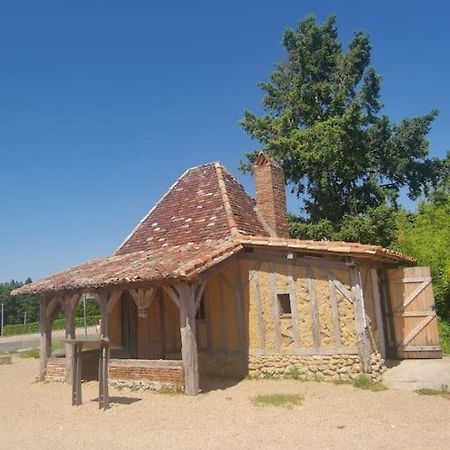 The Walnut Tree. Apartamento Saint-Aulaye-Puymangou Exterior foto