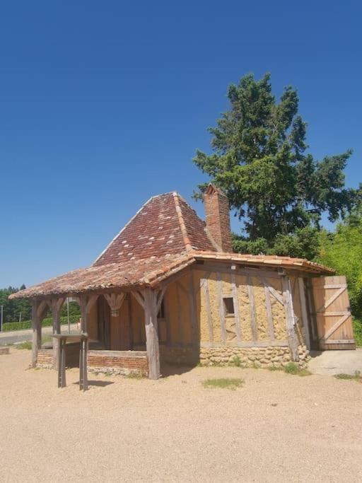 The Walnut Tree. Apartamento Saint-Aulaye-Puymangou Exterior foto